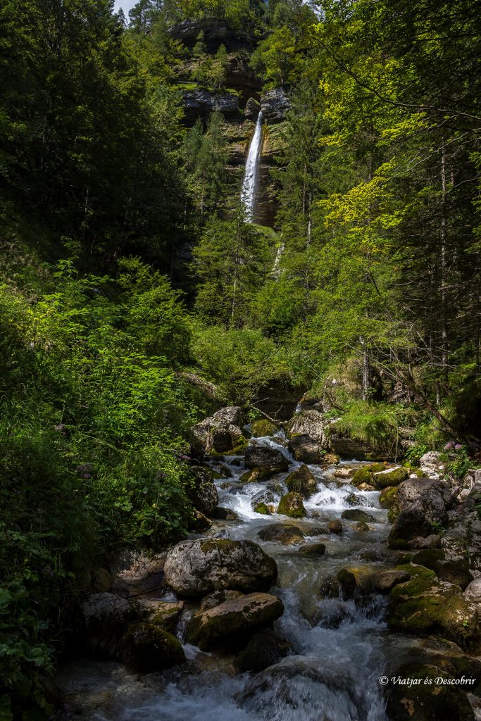 excursion por el parque nacional triglav cascada periknic