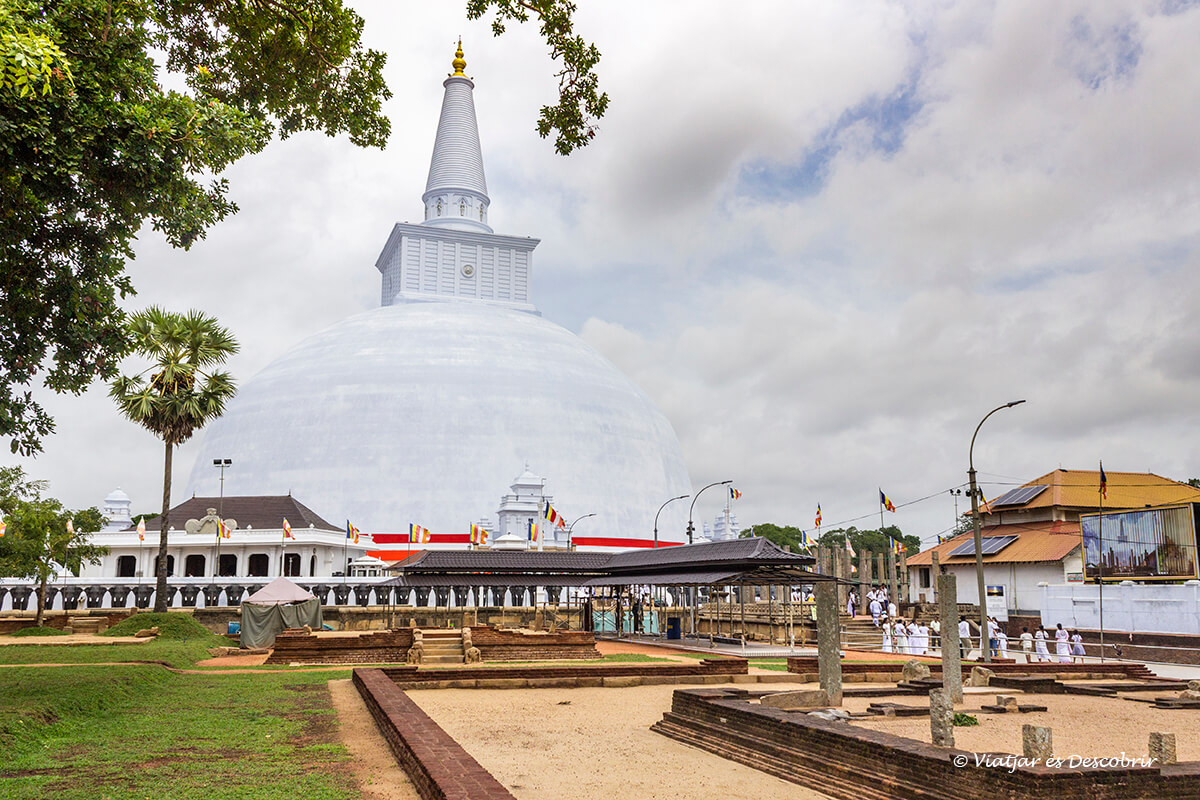 En este momento estás viendo Anuradhapura: guía para visitar los templos de la ciudad antigua