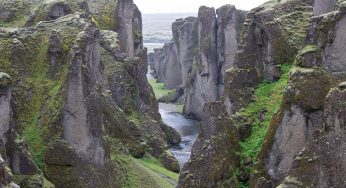 El cañón Fjaðrárgljúfur, un paisaje imprescindible en Islandia