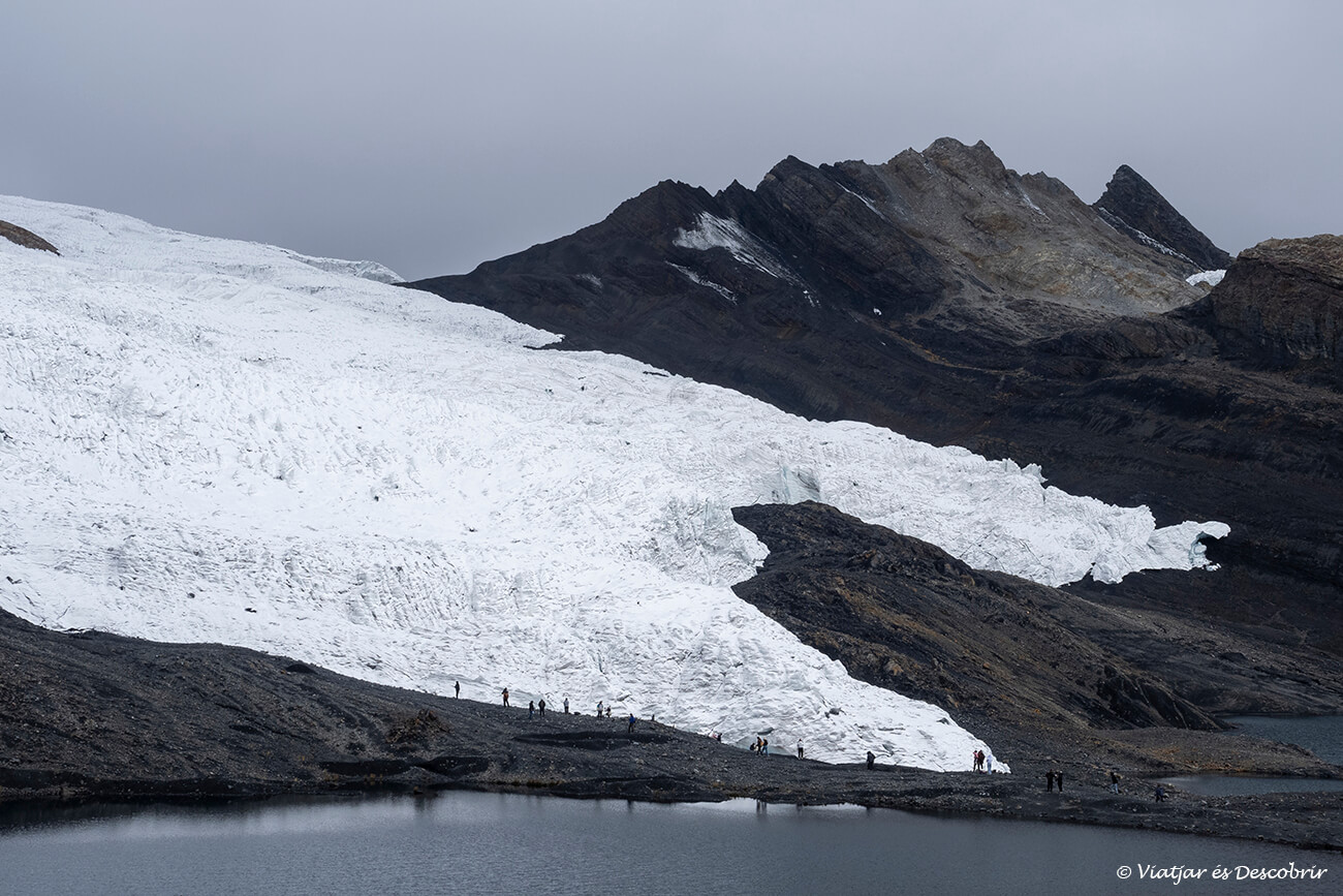 glaciar del cambio climático a unas tres horas de Huaraz