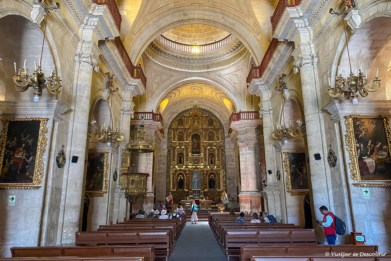 iglesia en la ciudad de Arequipa, conocida muchas veces como la ciudad Blanca