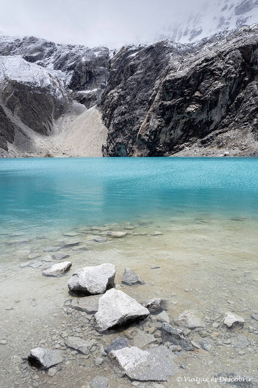 laguna 69 en el interior del parque nacional huascarán y un imprescindible para ver en Huaraz durante un viaje a Perú por libre