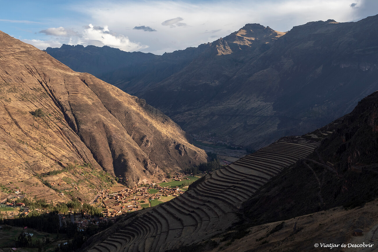 uno de los puntos principales donde se para durante el recorrido por el valle sagrado de Cusco donde se conocen los principales puntos más importantes por los incas