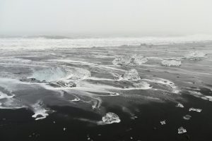 Lee más sobre el artículo Diamond Beach en Islandia: todo lo que necesitas saber sobre la playa de los diamantes
