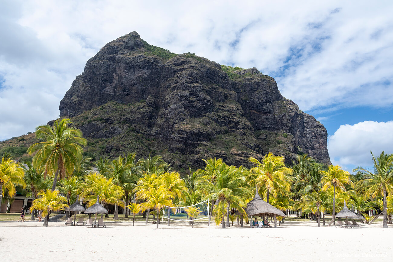 paisaje de un hotel exclusivo donde alojarse en la isla mauricio en la península de Le Morne Bravant