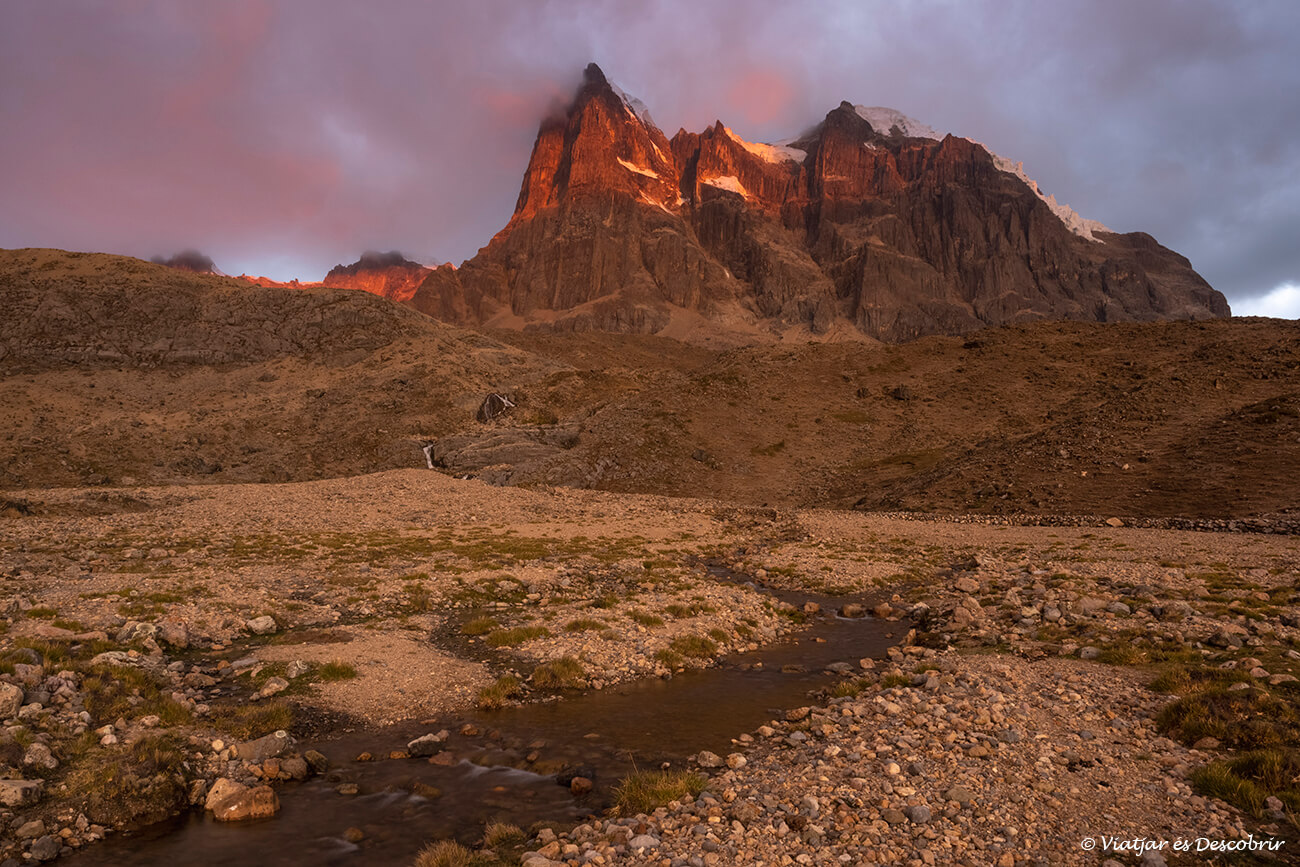 puesta de sol desde un campamento a lo largo del trekking Huayhuash