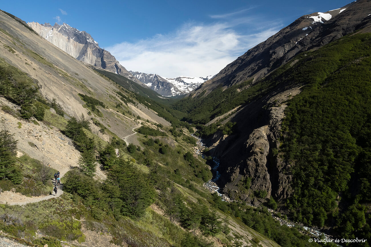 camino de subida hasta el Mirador Base Torres