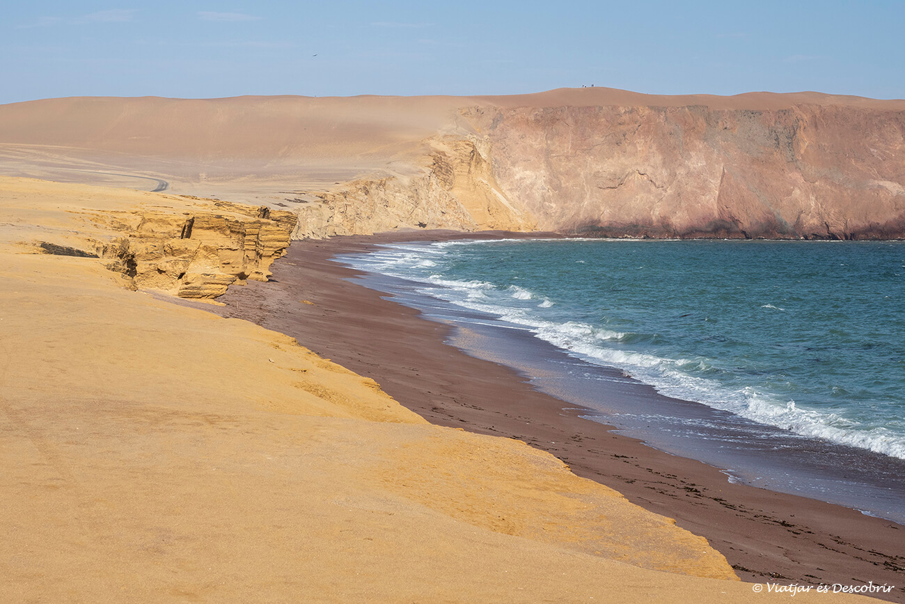 la vista de la playa roja fue lo más bonito de mi recorrido en bicicleta por la península de Paracas