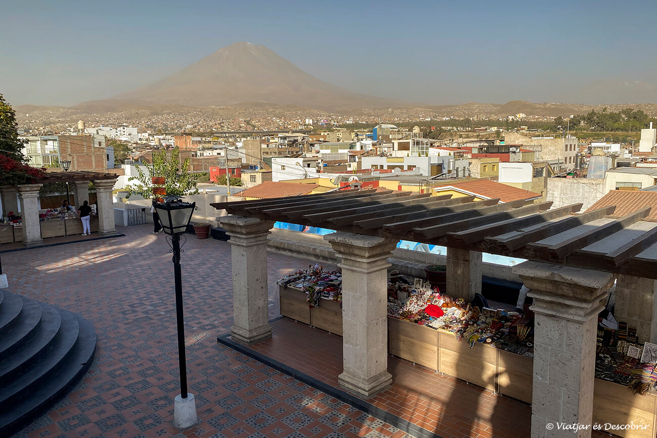 para completar el recorrido de visitar Arequipa es muy recomendable ir a ver la vista panorámica desde el mirador
