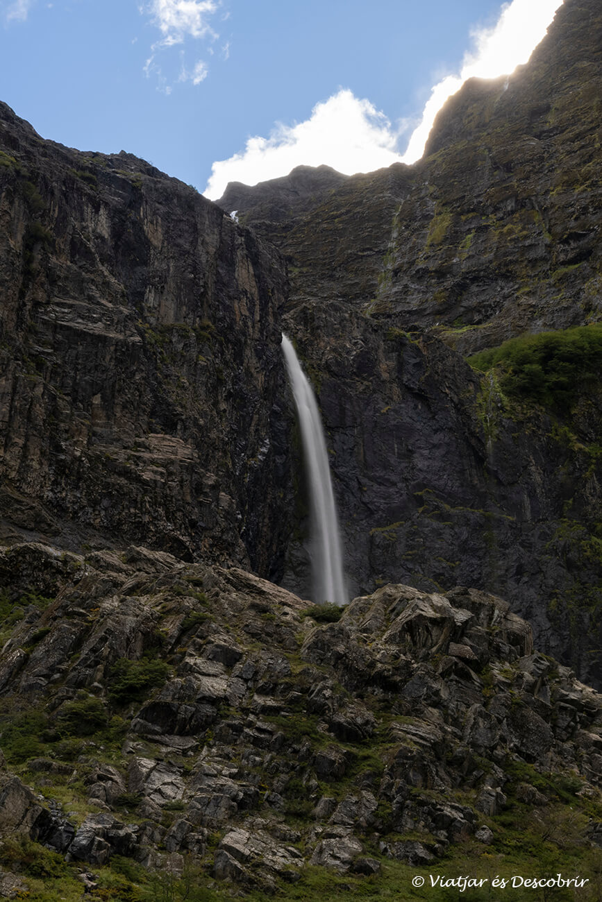 una de las cataratas más espectaculares de la base del Cerro Tronador