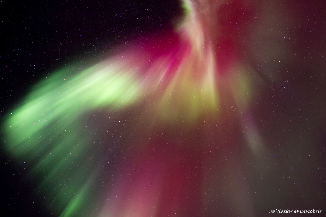 intensa aurora boreal en Churchill en el norte de Canadá