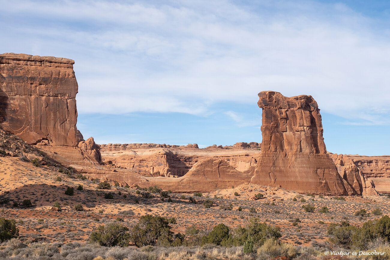 rocas del Curthouse Towers Viewpoint donde se cree que hace miles de años había un arco