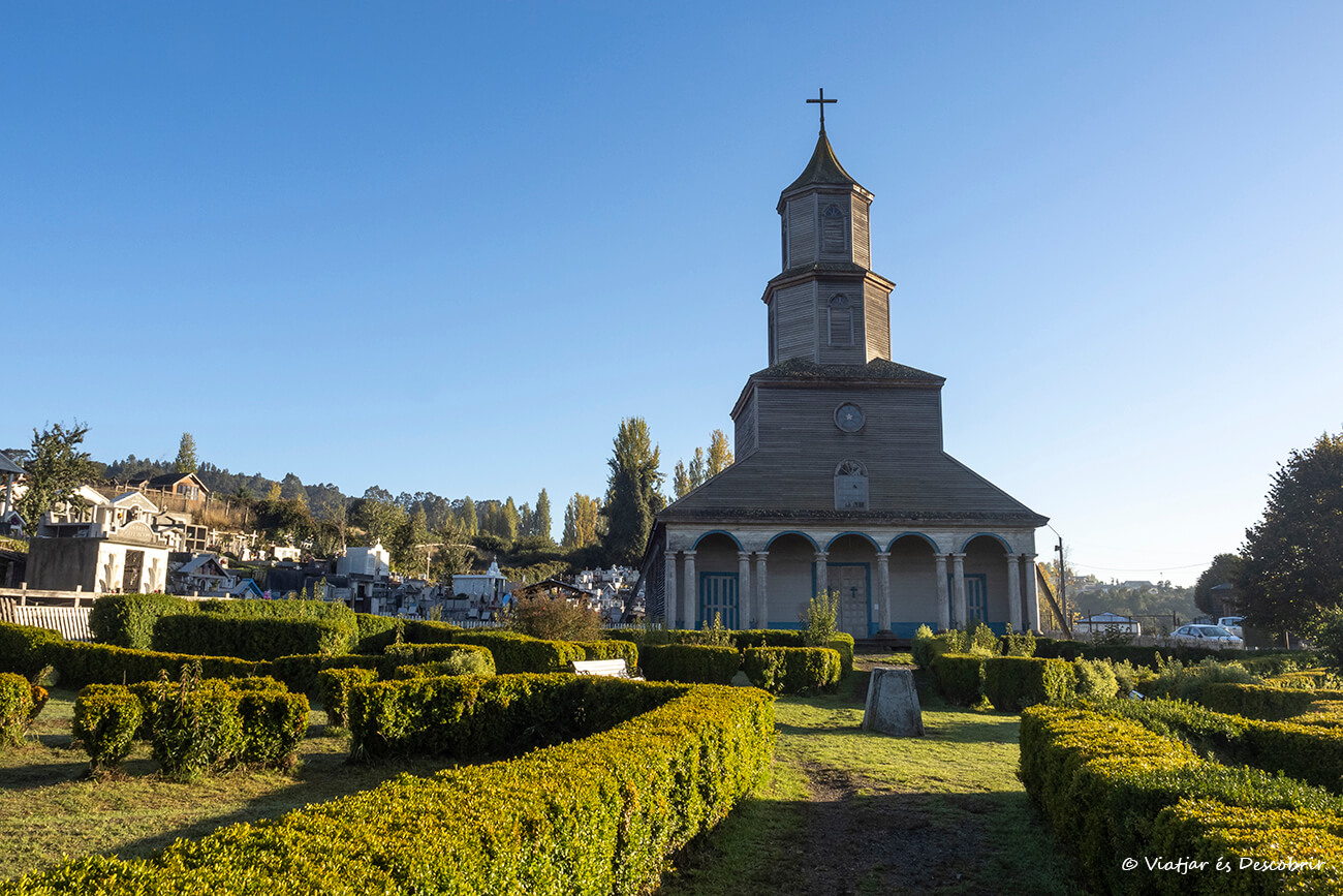 iglesia tradicional de la isla de Chiloé en el inicio de la Patagonia chilena