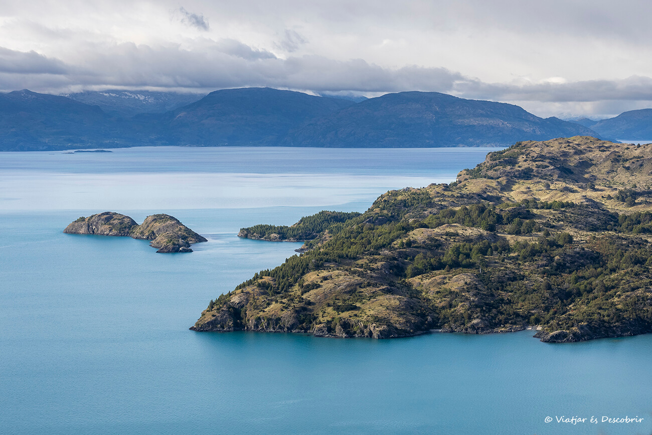 detalles del azul turquesa del Lago General Carrera en Chile