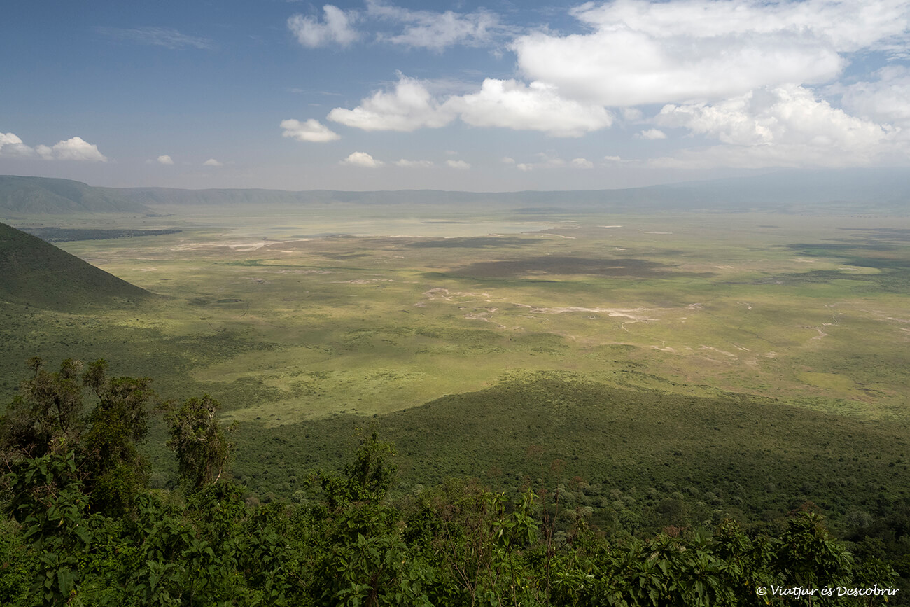 paisaje panorámico del cráter del Ngorongoro en Tanzania