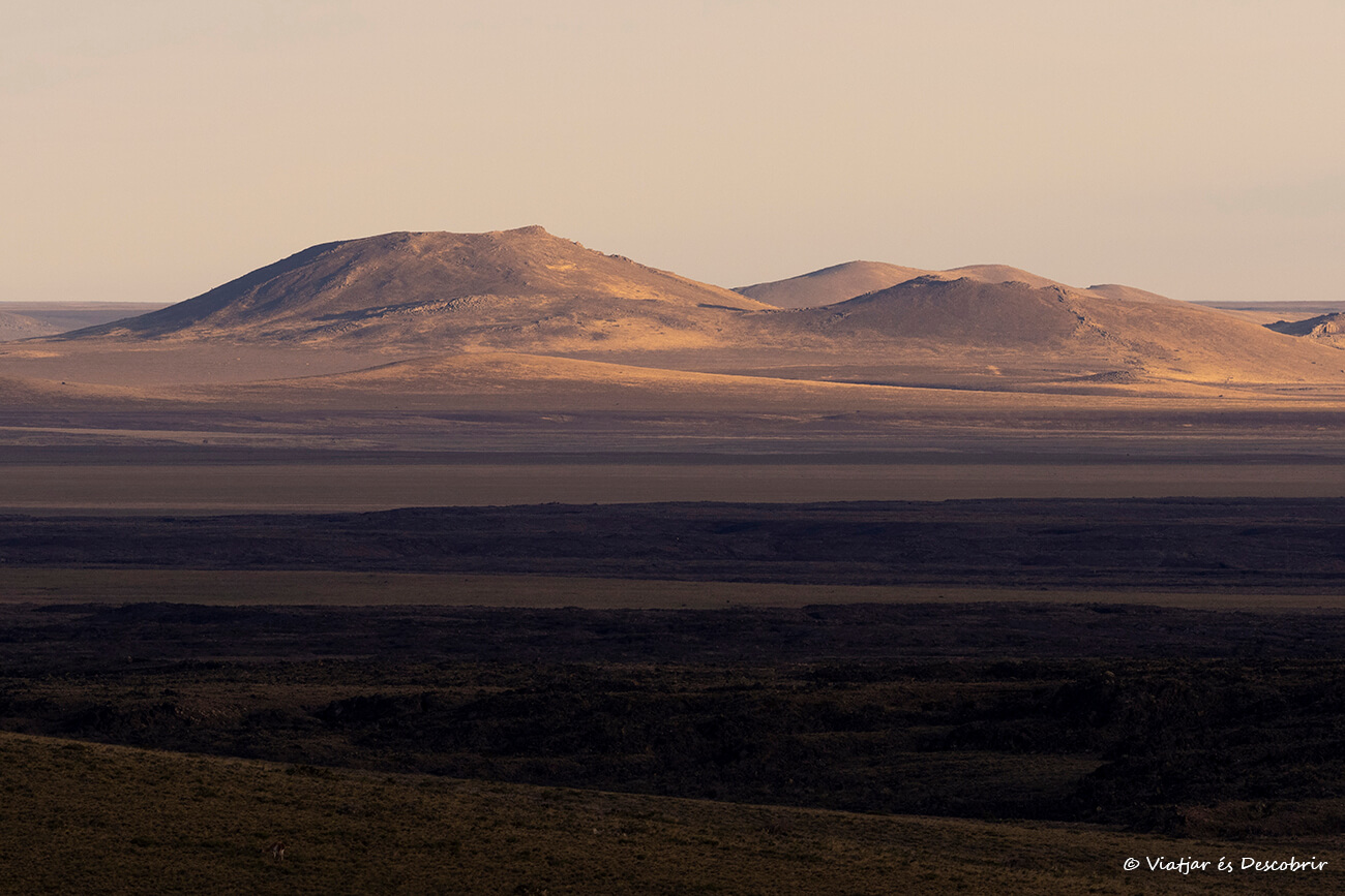 volcanes extintos en el Parque Nacional Pali Aike en la Patagonia chilena y cerca de Argentina