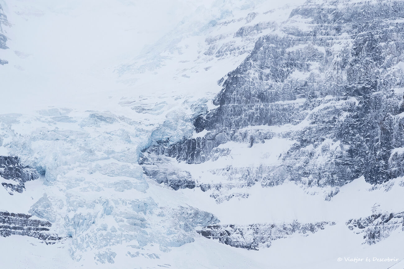 glaciar en la Icefield Parkway donde se puede conducir también en invierno