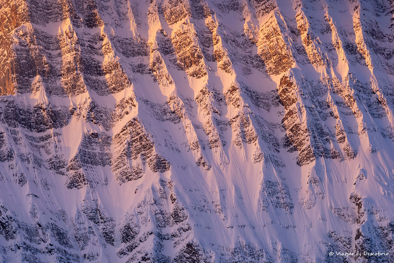 detalles de les montañas en la Icefield Parkway