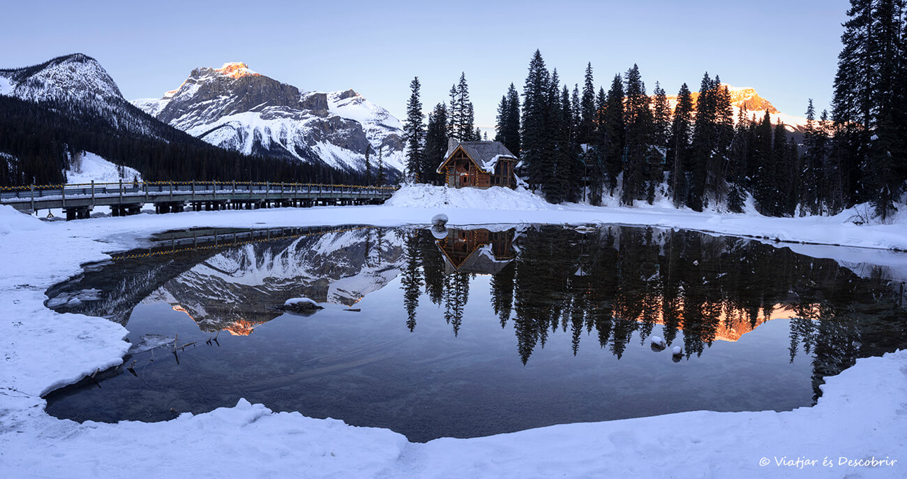 atardecer en el Emerald Lake en el Parque Nacional Yoho