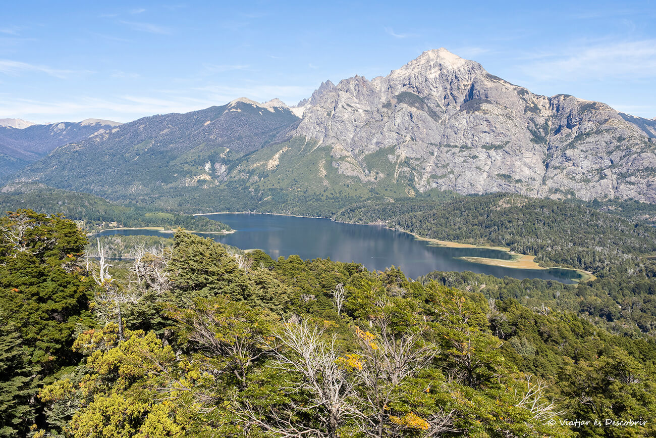 vistas des del cerro Llao Llao al final de la excursión más recomendable que hacer en el Circuito Chico