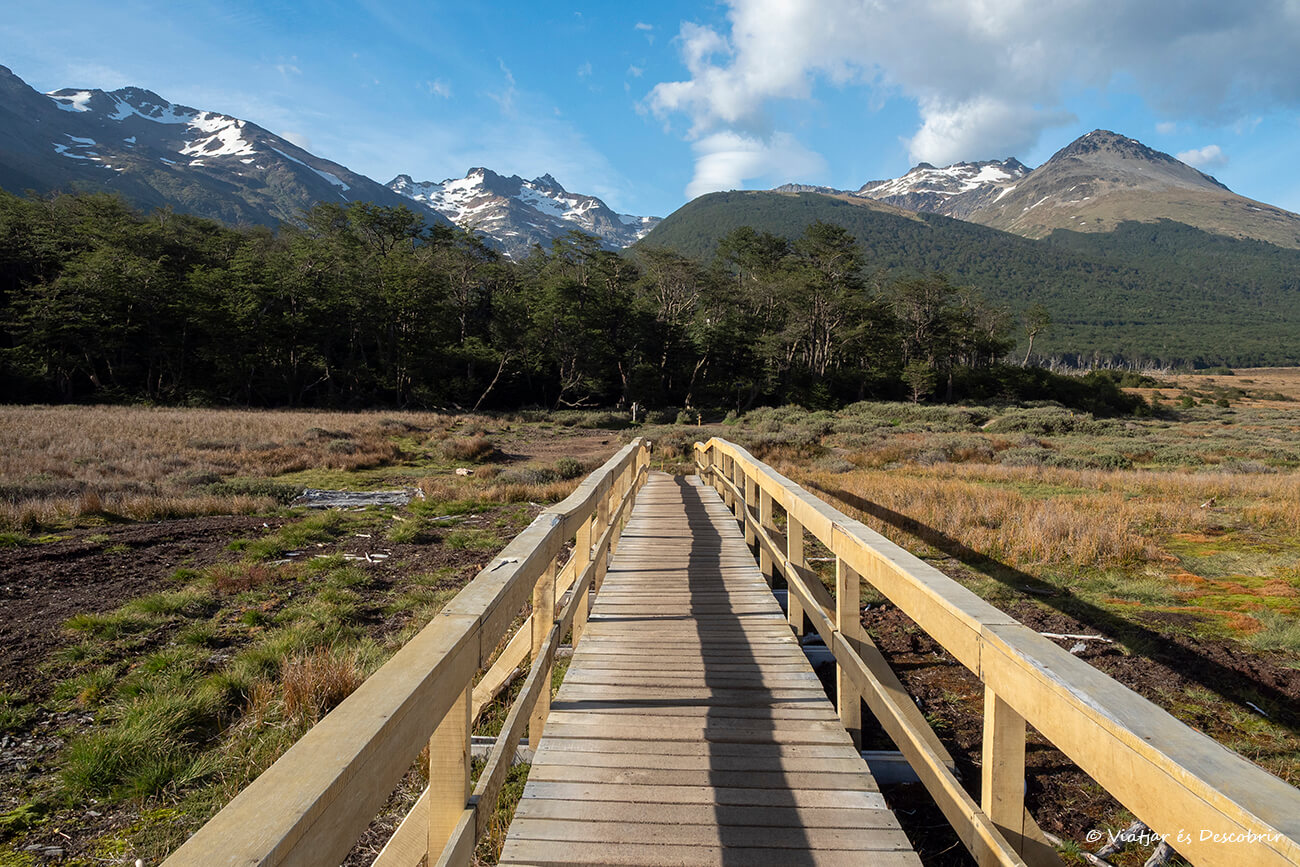 camino entre valles glaciales y turberas en el entorno de Ushuaia