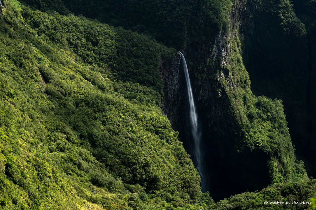 una de las cascadas más famosas de la isla Reunión