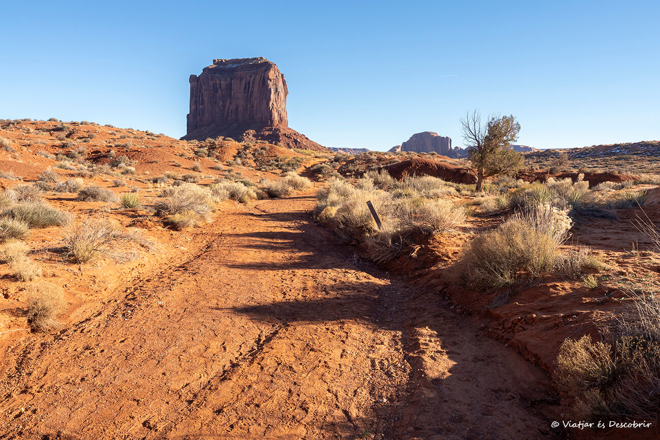 ruta de senderismo por el desierto de Monument Valley