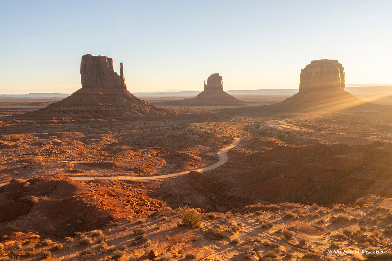 amanecer en Monument Valley después de haberme alojado allí