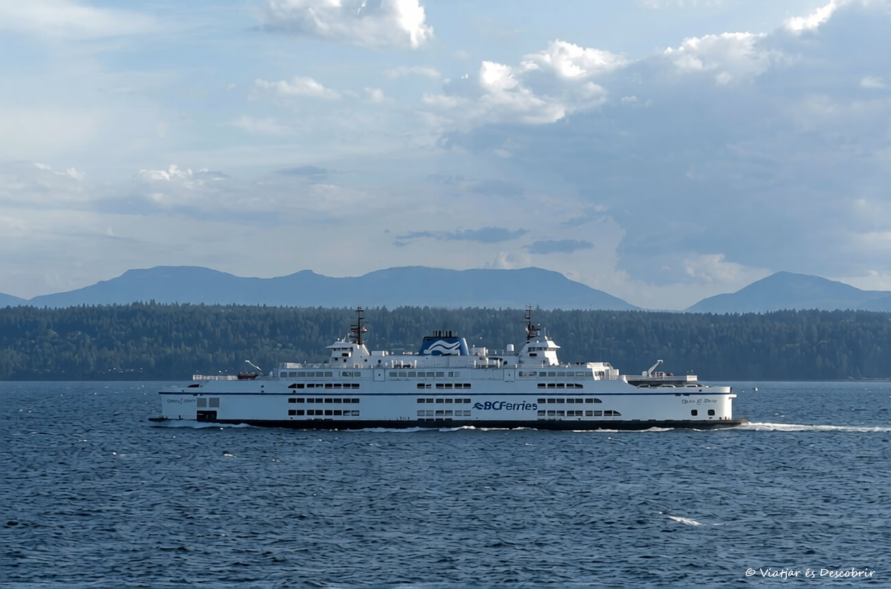 uno de los ferrys de BC Ferries para llegar a la isla de Vancouver con vehículo