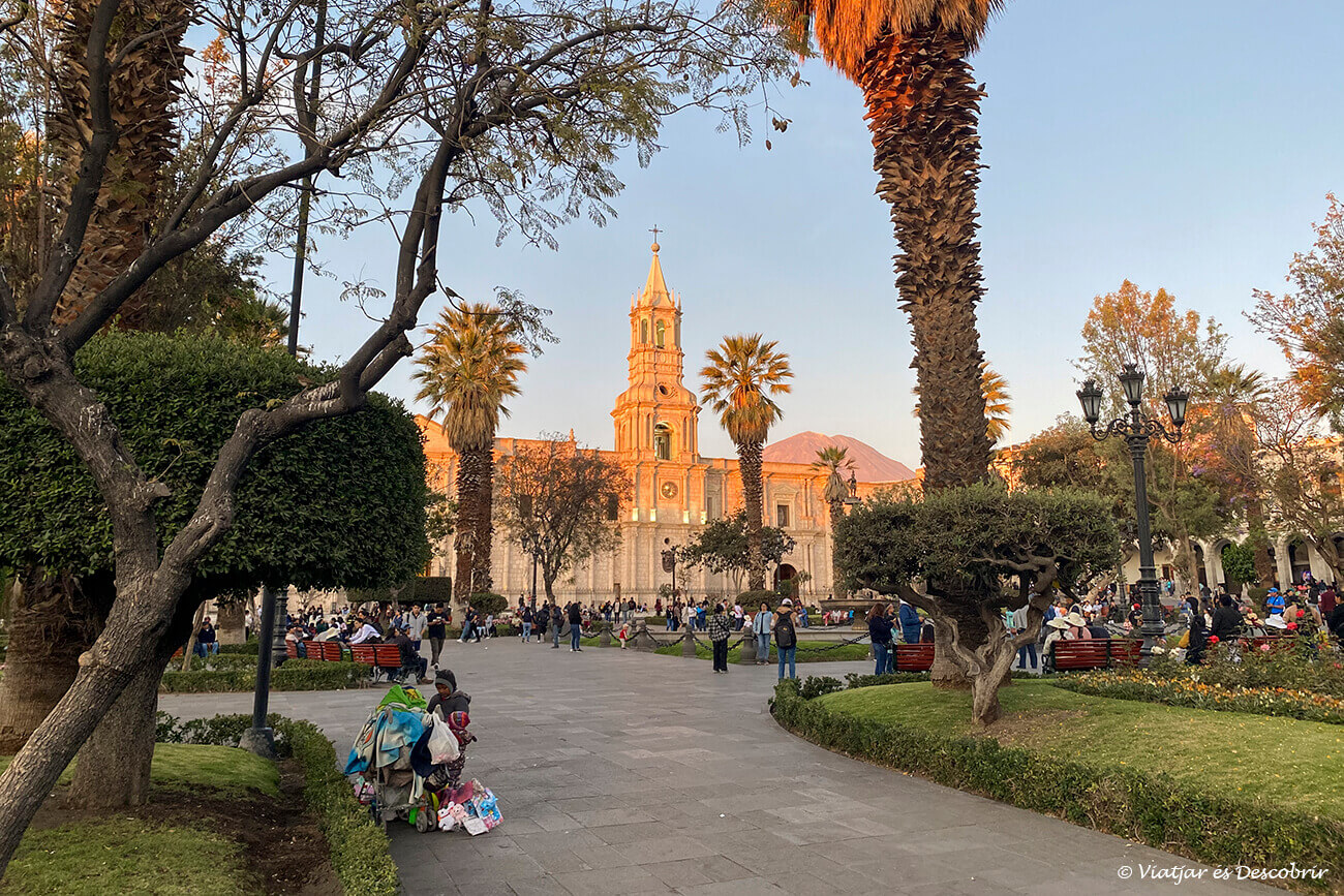 bonito y colorido atardecer en Arequipa durante una ruta por Perú en septiembre